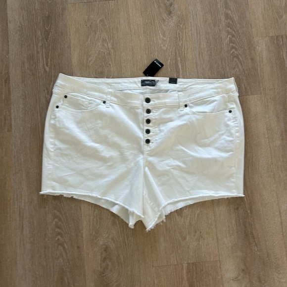 torrid Pants - NWT Torrid white shorts